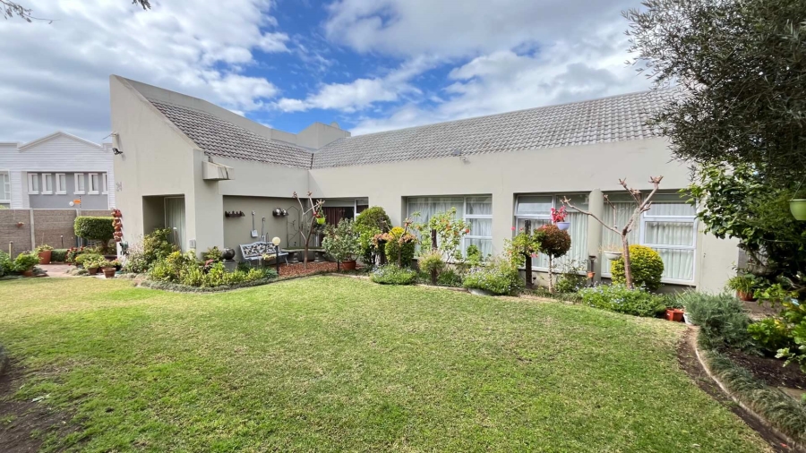 4 Bedroom Property for Sale in Hartenbos Central Western Cape
